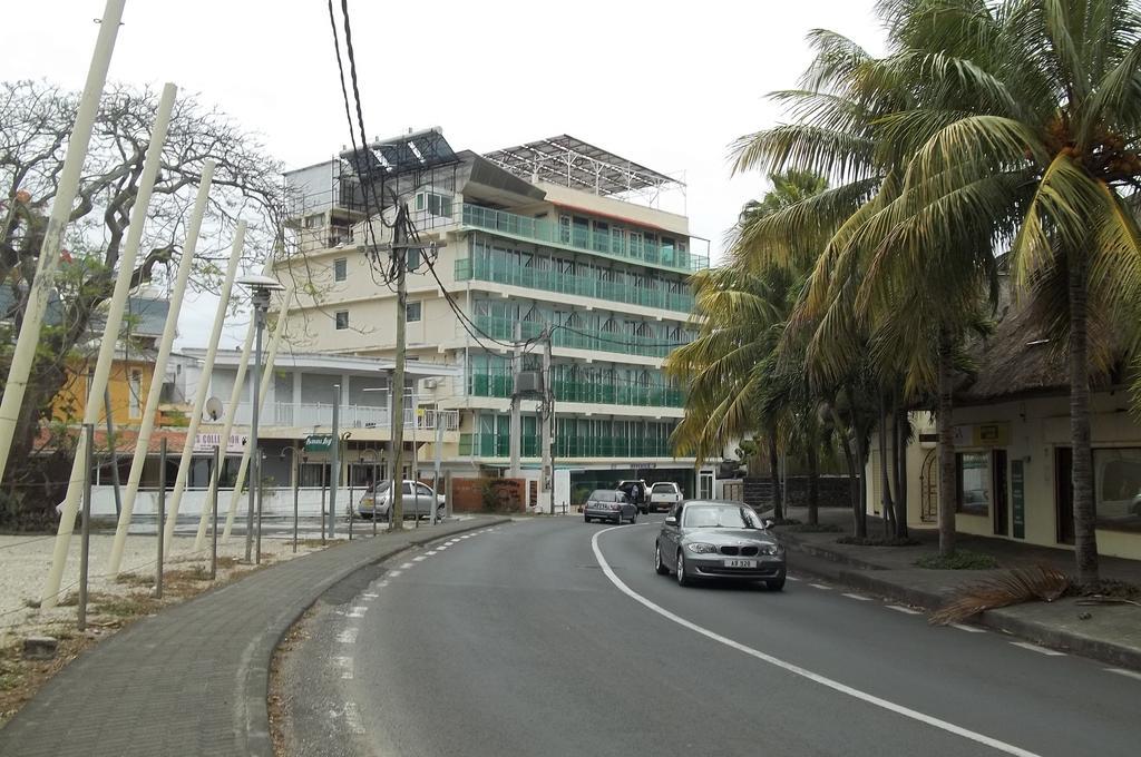 Hypertek Hotel Grand Baie Exterior photo
