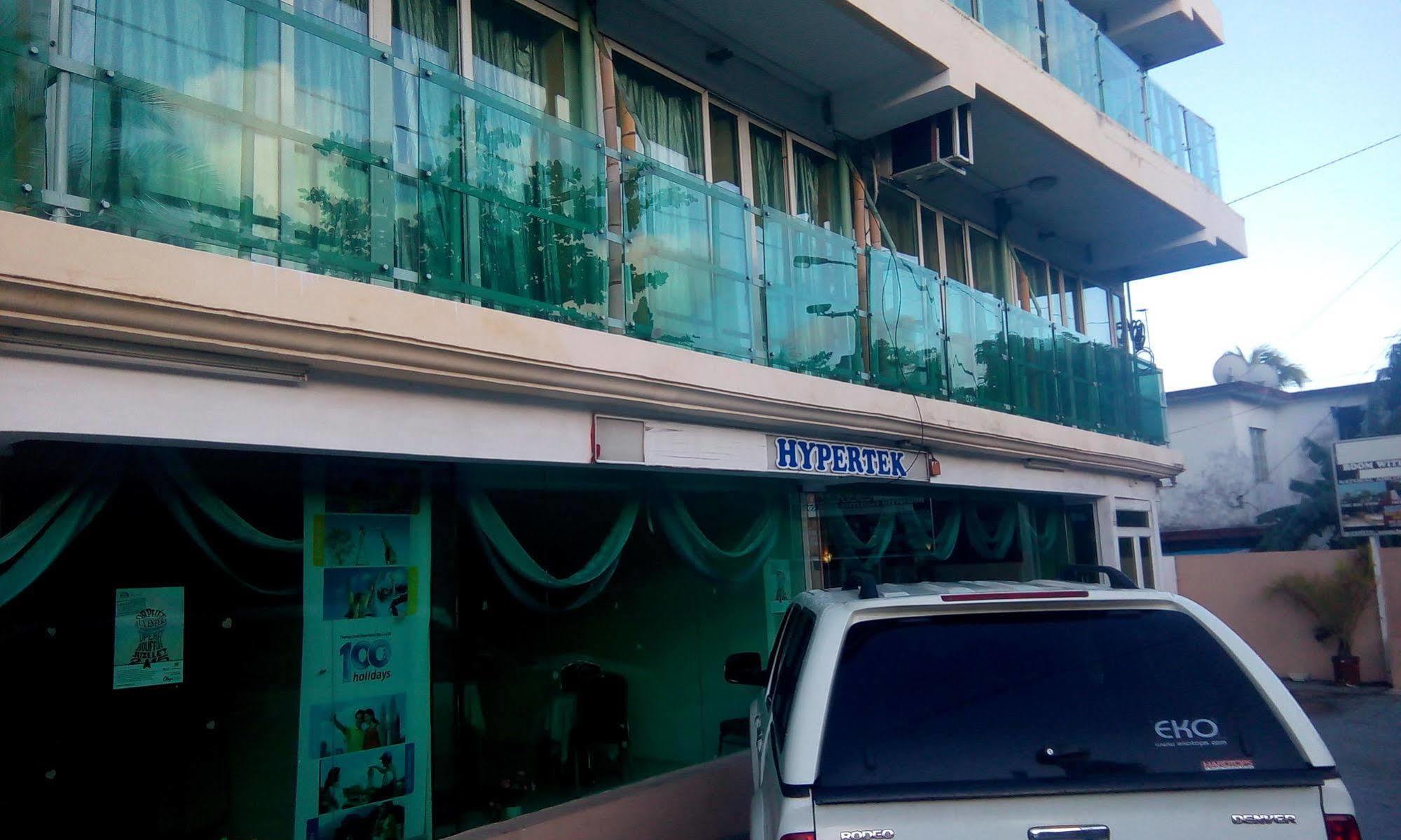 Hypertek Hotel Grand Baie Exterior photo